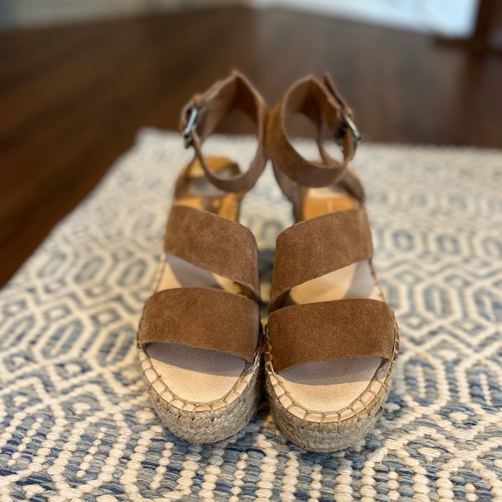 Dolce Vita Tan Shayla Wedge Sandals 6.5